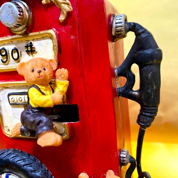 GAS PUMP & BEARS MUSICAL WIND UP DUAL MOVING BEARS REVOLVING TIRE COLLECTIBLE - Picture 4 of 16